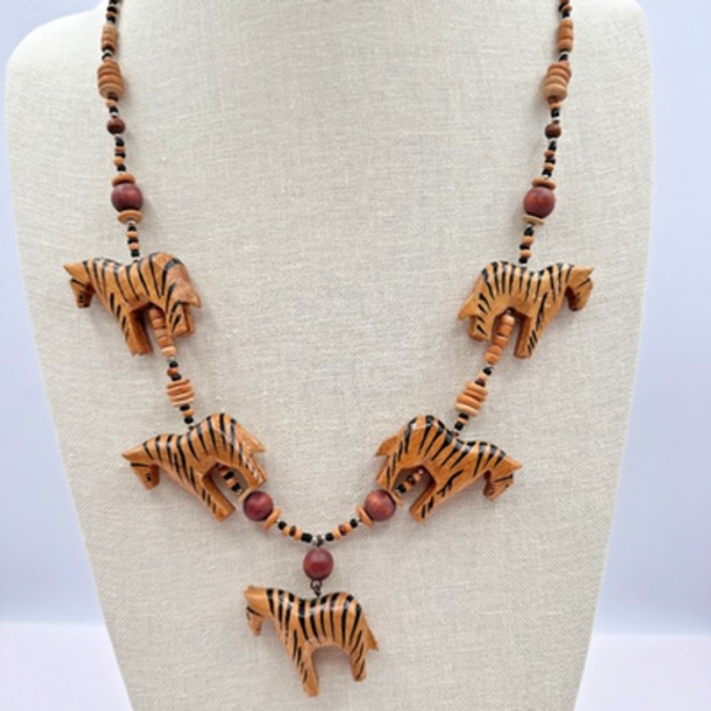Vintage 90s Hand-Carved Wooden Zebra Pendant Necklace Y2K Women's Jewelry
